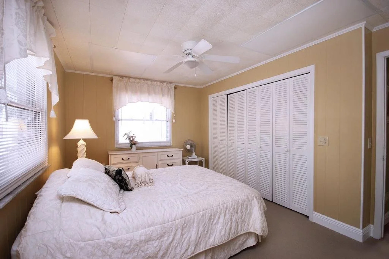 Pelican Beach Beach Front 4 s 4 Br home by RedAwning