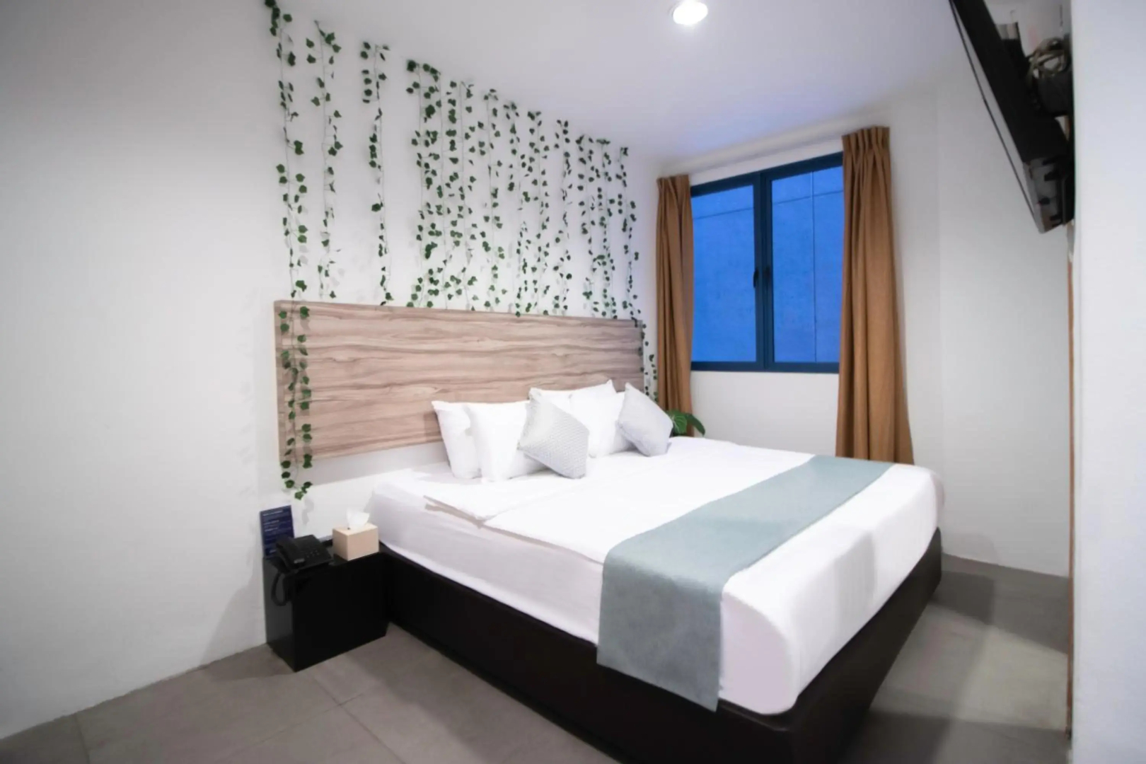 Victoria Hotel, a NuVe Group Collection