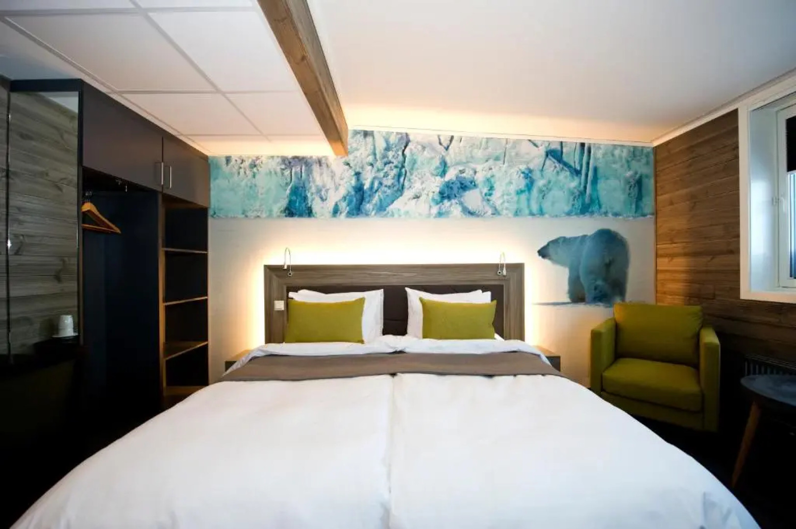 Svalbard Hotell - Polfareren