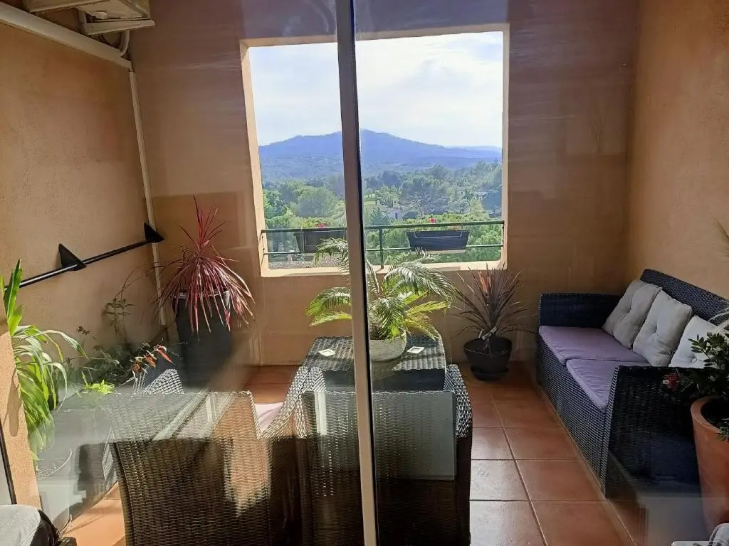 Charmant T2 climatisé avec belle vue , Golf de Pont-Royal