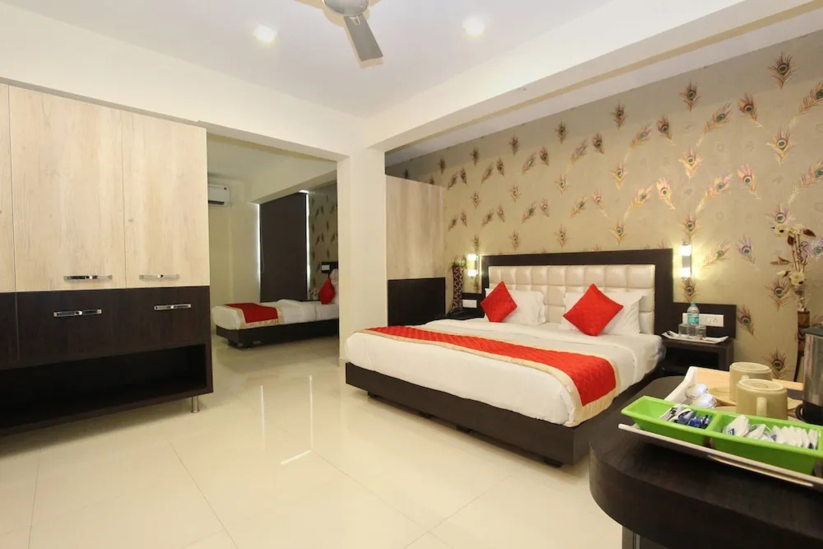 Oyo 4429 Vee Suites
