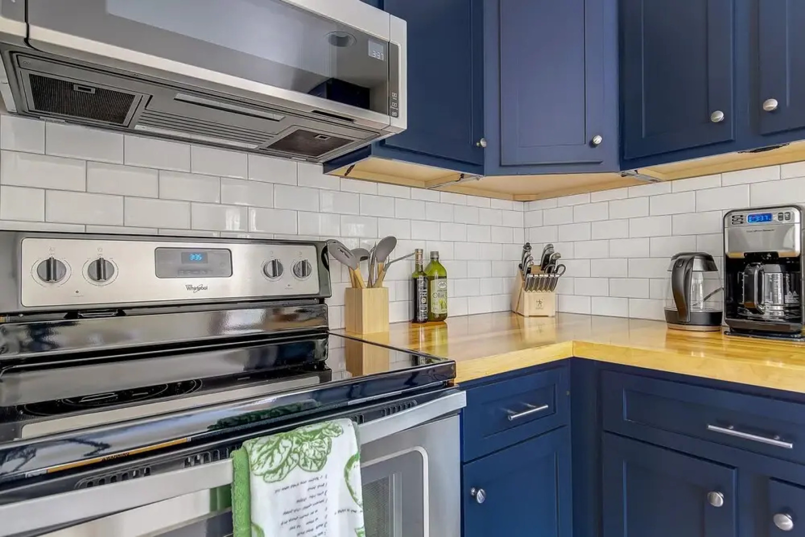 Beautifully Remodeled! Private Park! Close to CU!