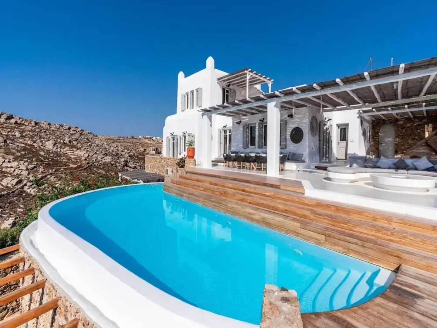 Stunning Villa Surrounded by Lush Greenery