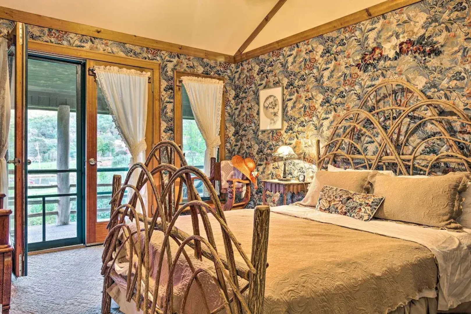 River Access + Mtn Views: Cullowhee Lodge!