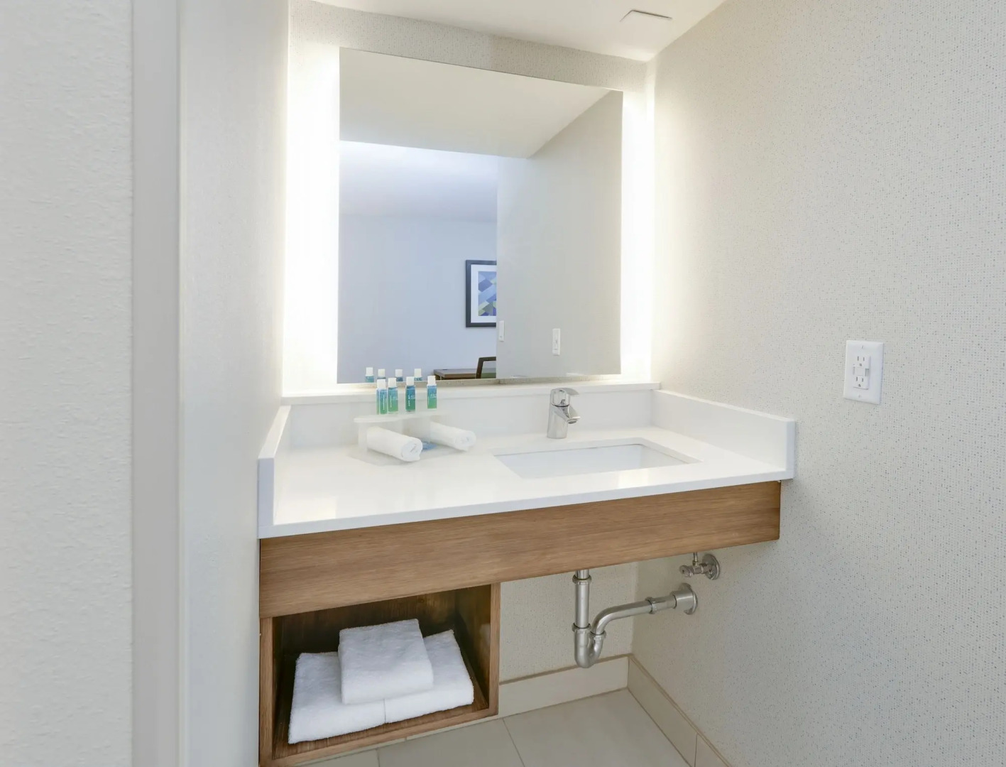 Holiday Inn Express & Suites Irving Conv Ctr - Las Colinas by IHG