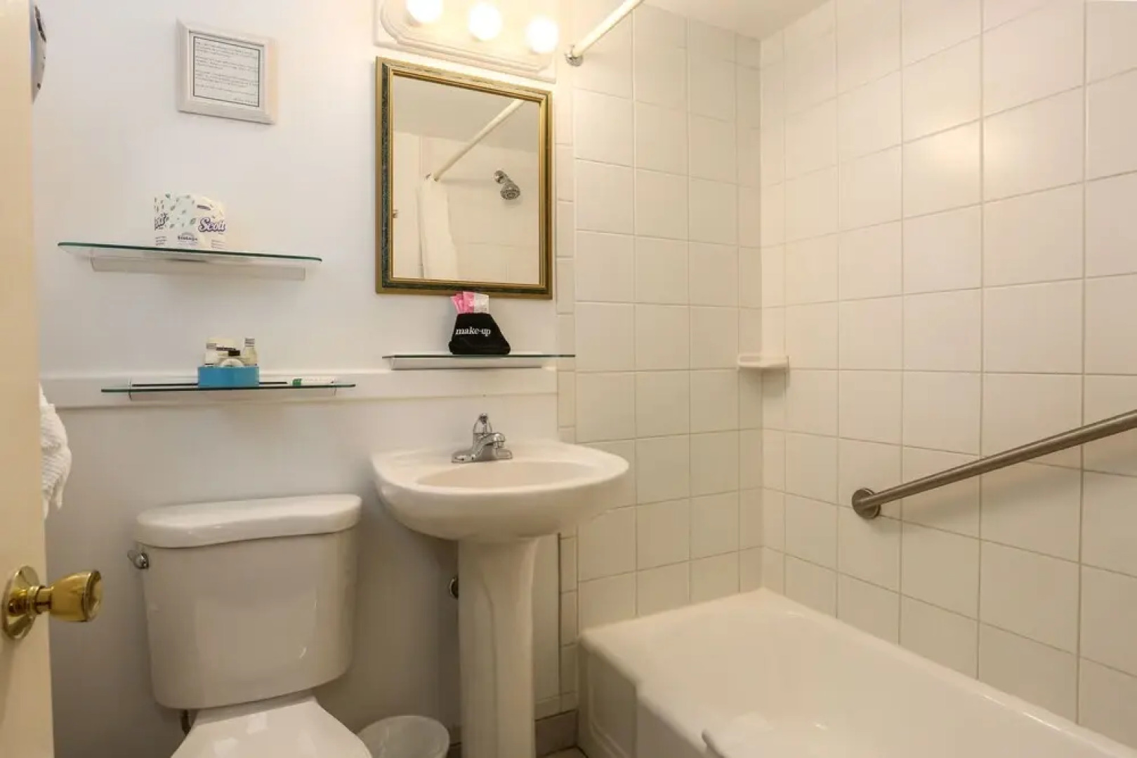 Eagle Wing Inn - Cape Cod