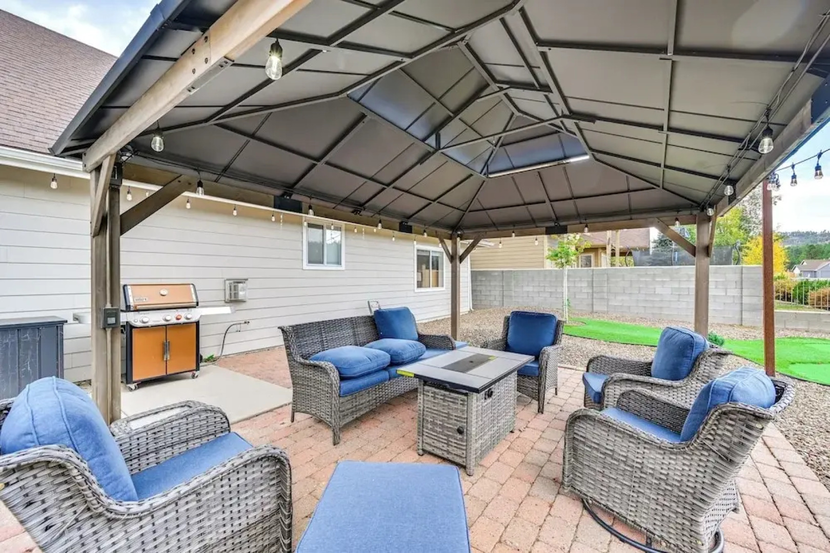 12 Mi to Flagstaff: Pet-friendly Home w/ Sunroom!