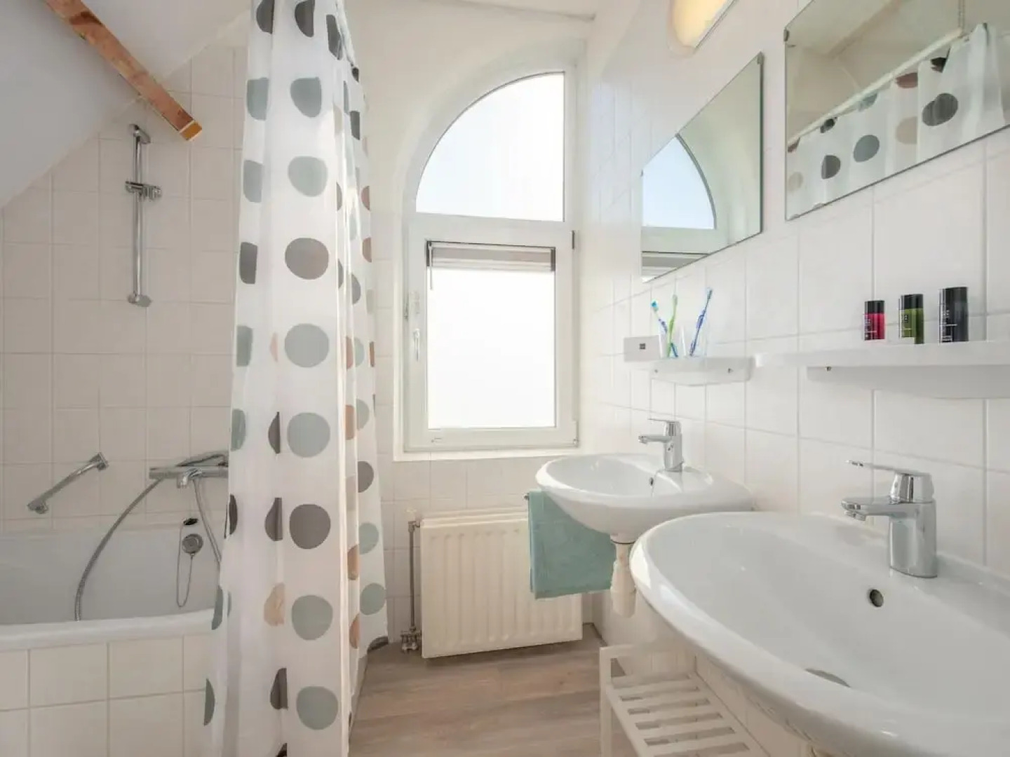 Detached Well-kept Villa With Garden, Near the Beach