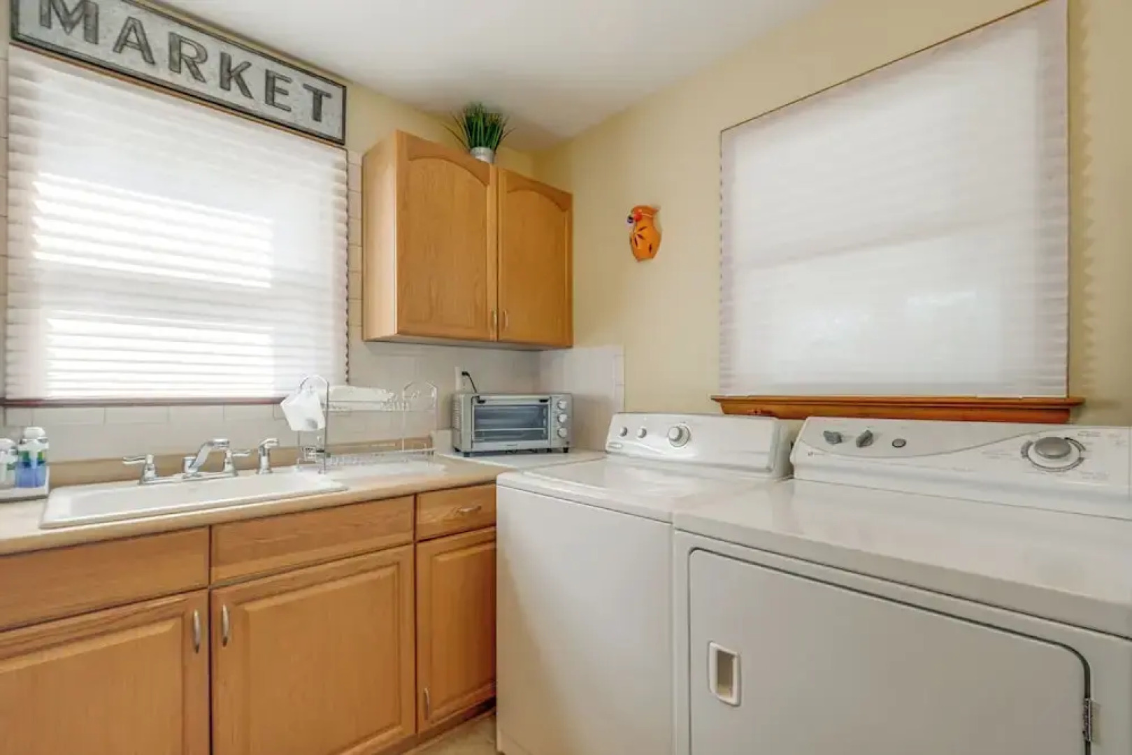 < 1 Mi to Colonial Beach: Coastal Gem w/ 2 Porches