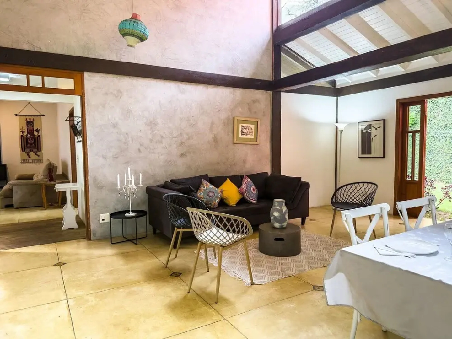 Casa com Piscina Privativa e Natureza – Granja Viana, São Paulo