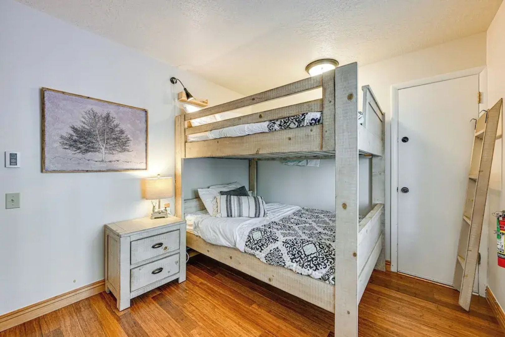 Walk to Giant Steps: Mtn Retreat w/ Hot Tub Access