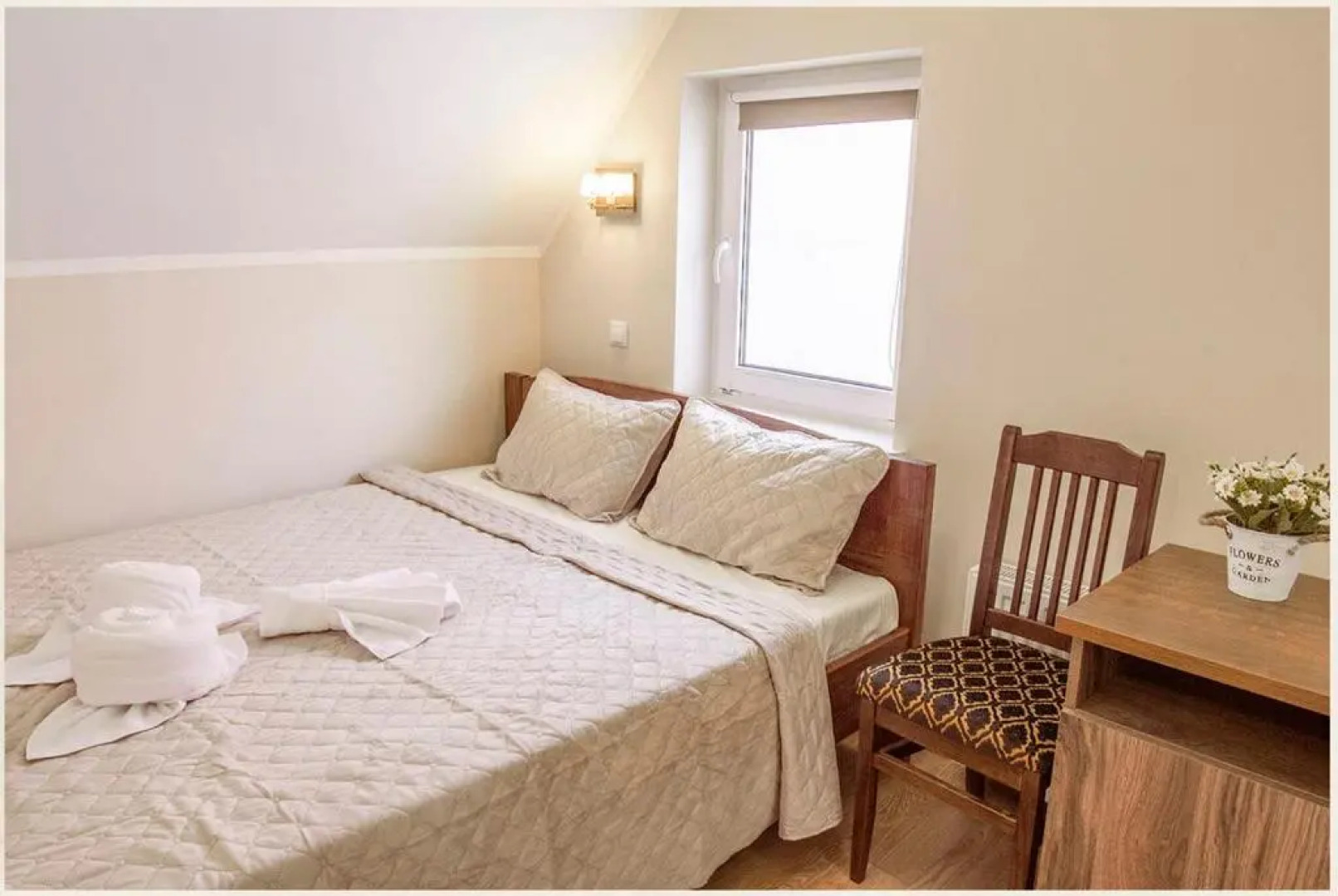 Mandarin Restoran & Hostel