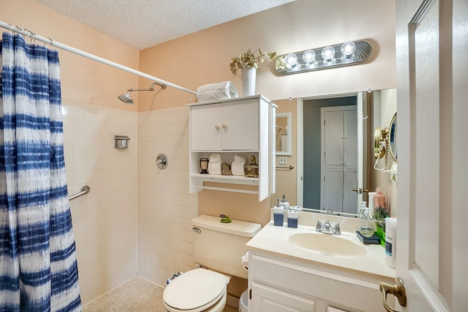 Near Busch Gardens: Sunny Florida Retreat w/ Pool!