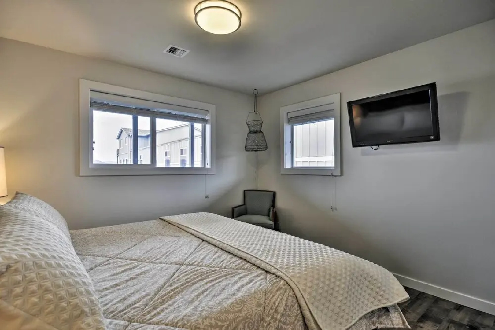 Sleek Riverfront Condo on Pier in Downtown Astoria