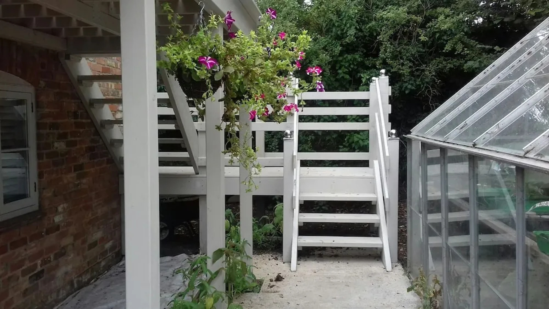 Whispering Cottages Bed and Breakfast