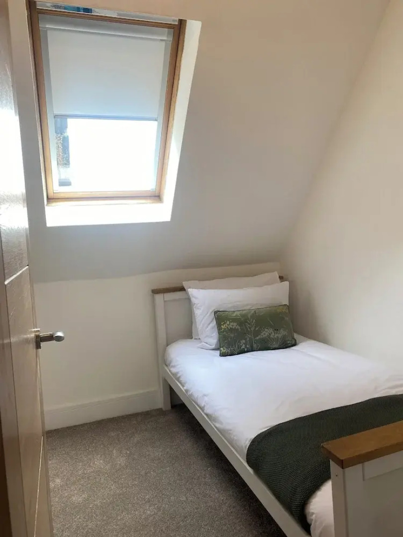 Bright & Spacious, Central for Airport and Glasgow