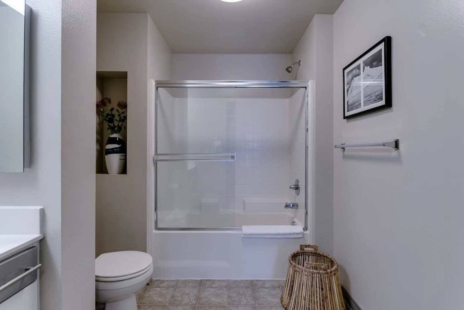 One Bed/1Bath + Private Balcony WALK TO BEACH