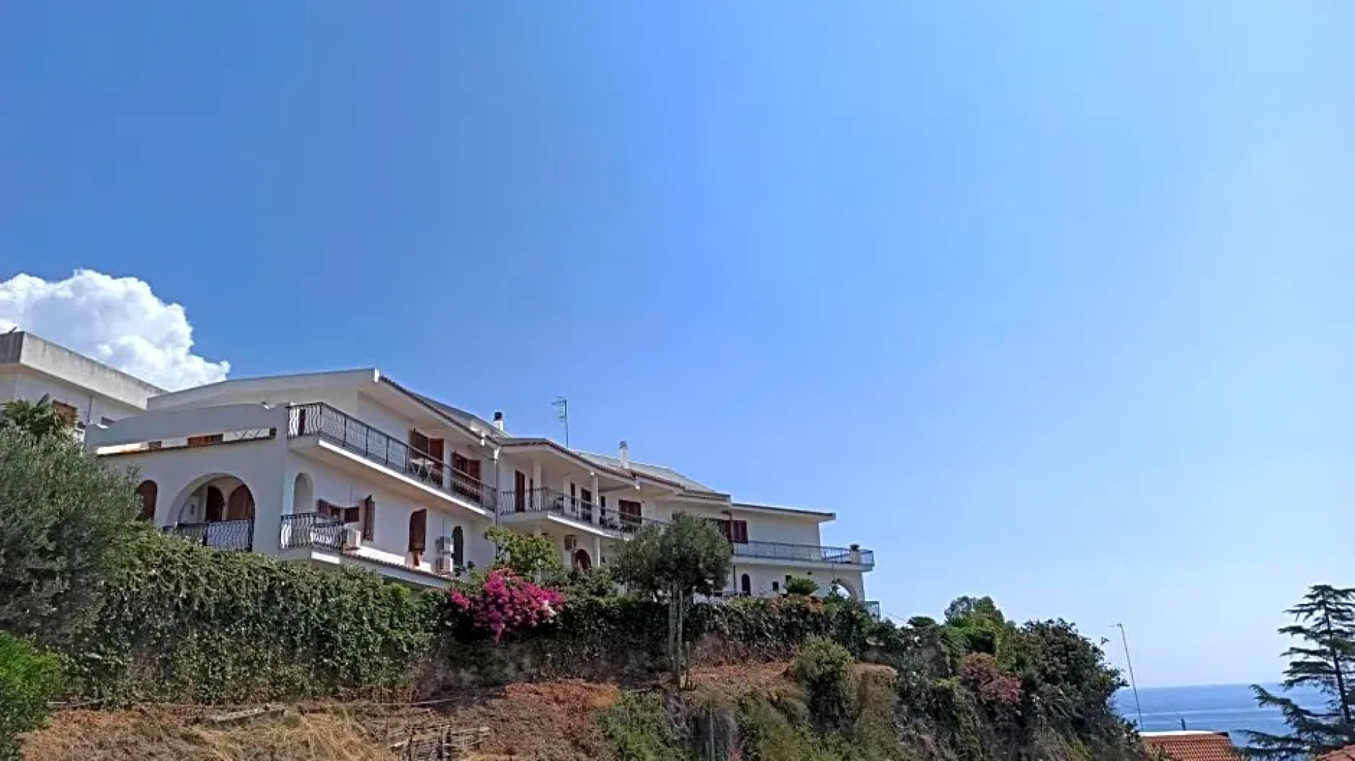 VelaLatina Residence B&B Soverato - Camera Maestrale & Camera Tramontana