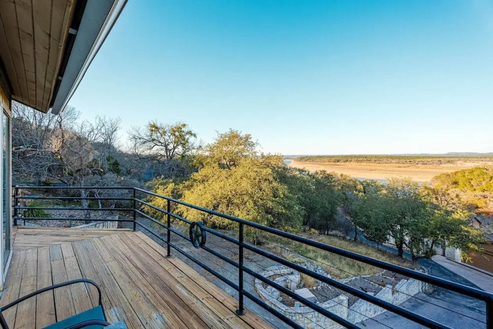 5br Home w/ Pool and a View!