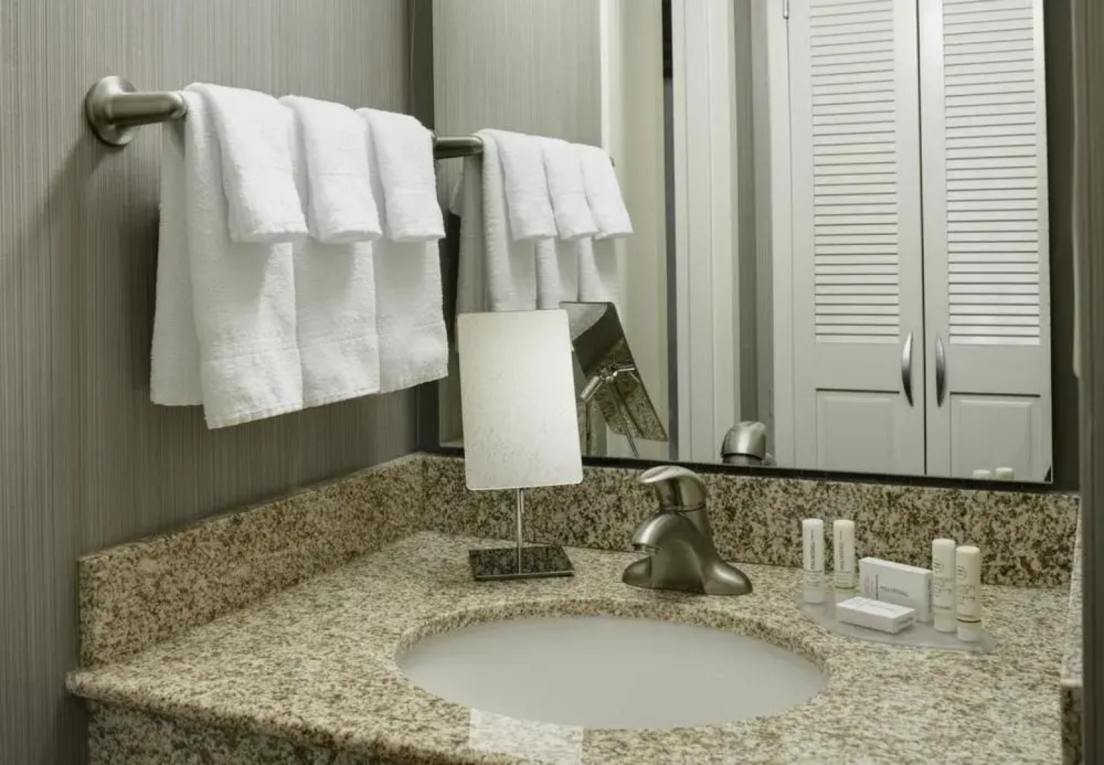 Courtyard by Marriott Milwaukee Brookfield