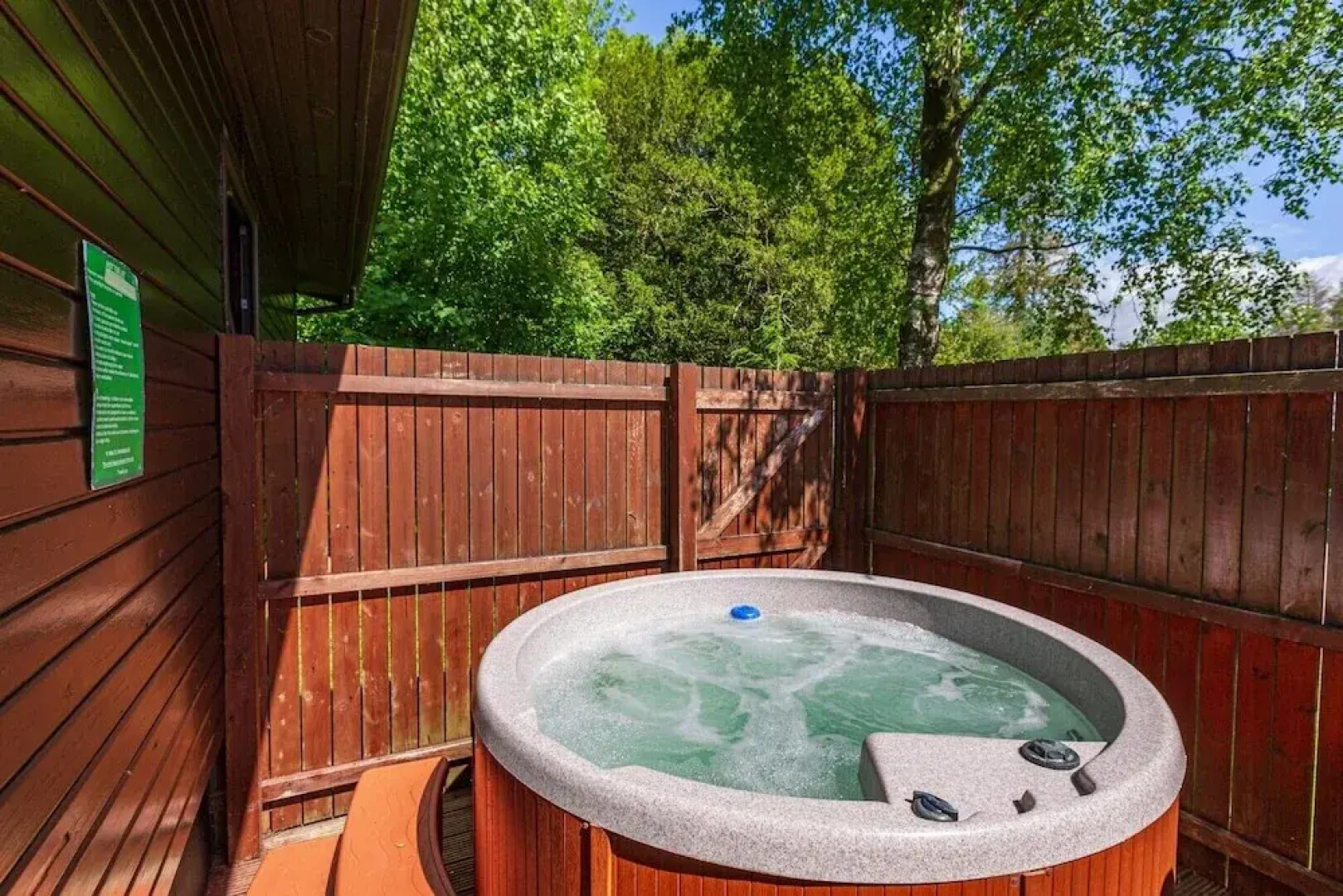 Bluebell Lodge 2 with Hot Tub