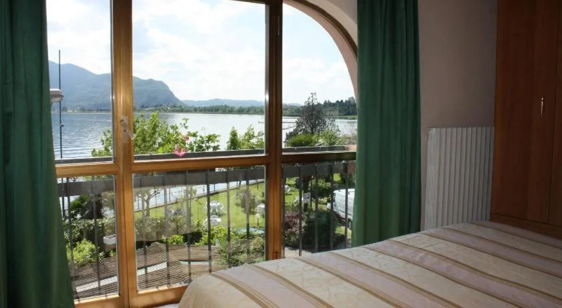 Albergo Ristorante Punta DellEst