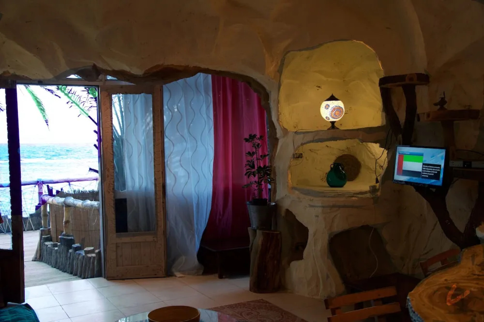 The Cozy Beach Cave