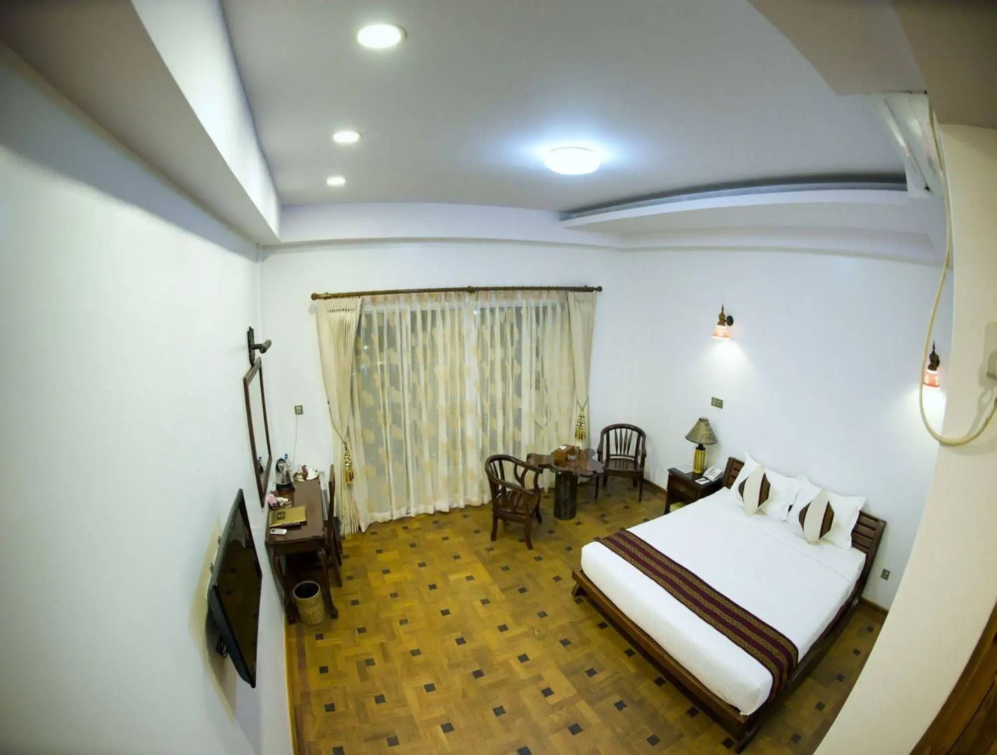 Yadanarpon Dynasty Hotel