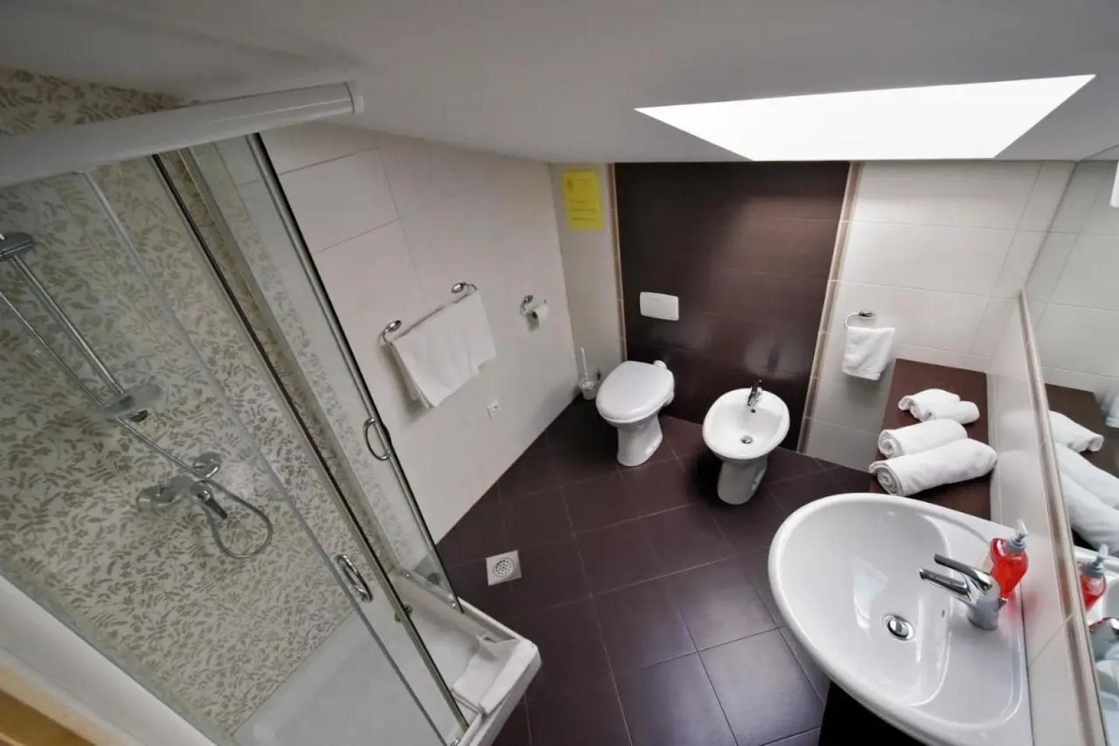 Apartment and Rooms HISA SONCA