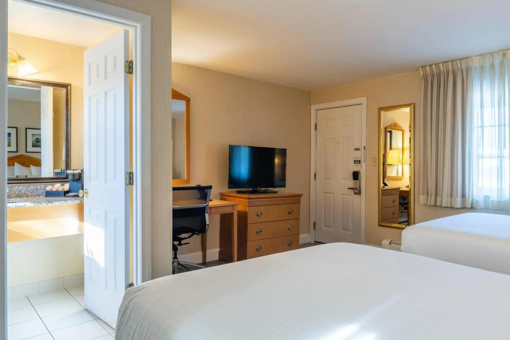 Port Inn and Suites Portsmouth, an Ascend Collection Hotel