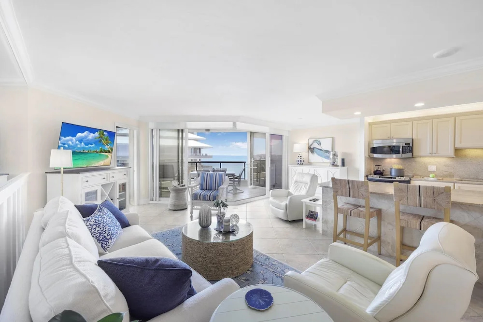 Cozy Beachfront Getaway With Pool and spa