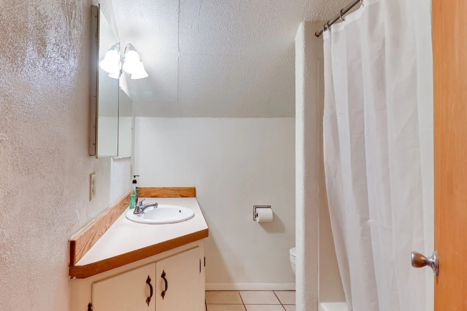 Pet-friendly Home w/ Yard & Mountain Views!