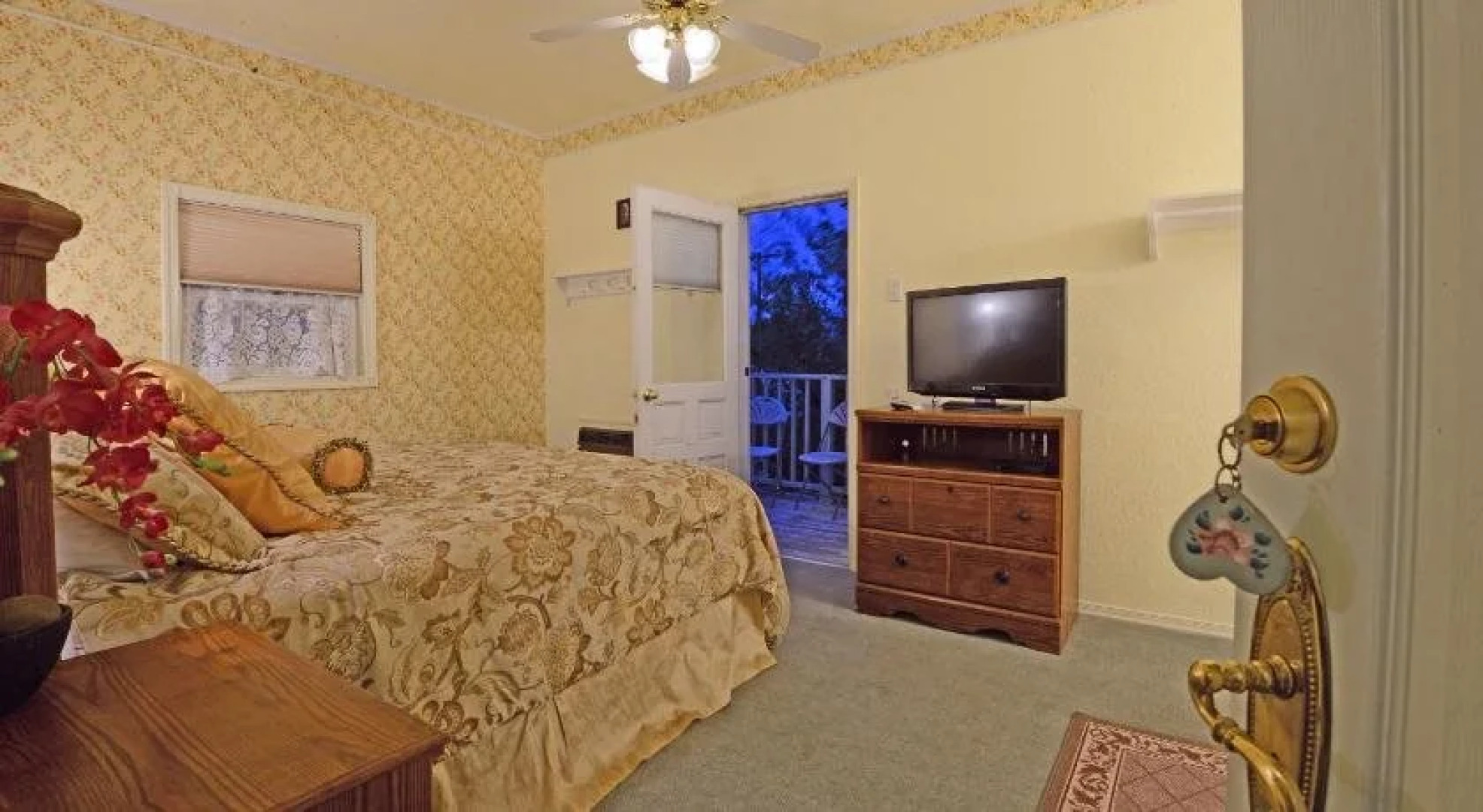 All Aboard Cafe and Inn