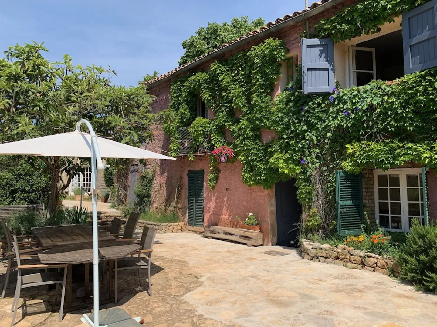 Beautiful Rustic Farmhouse Apartment With Pool