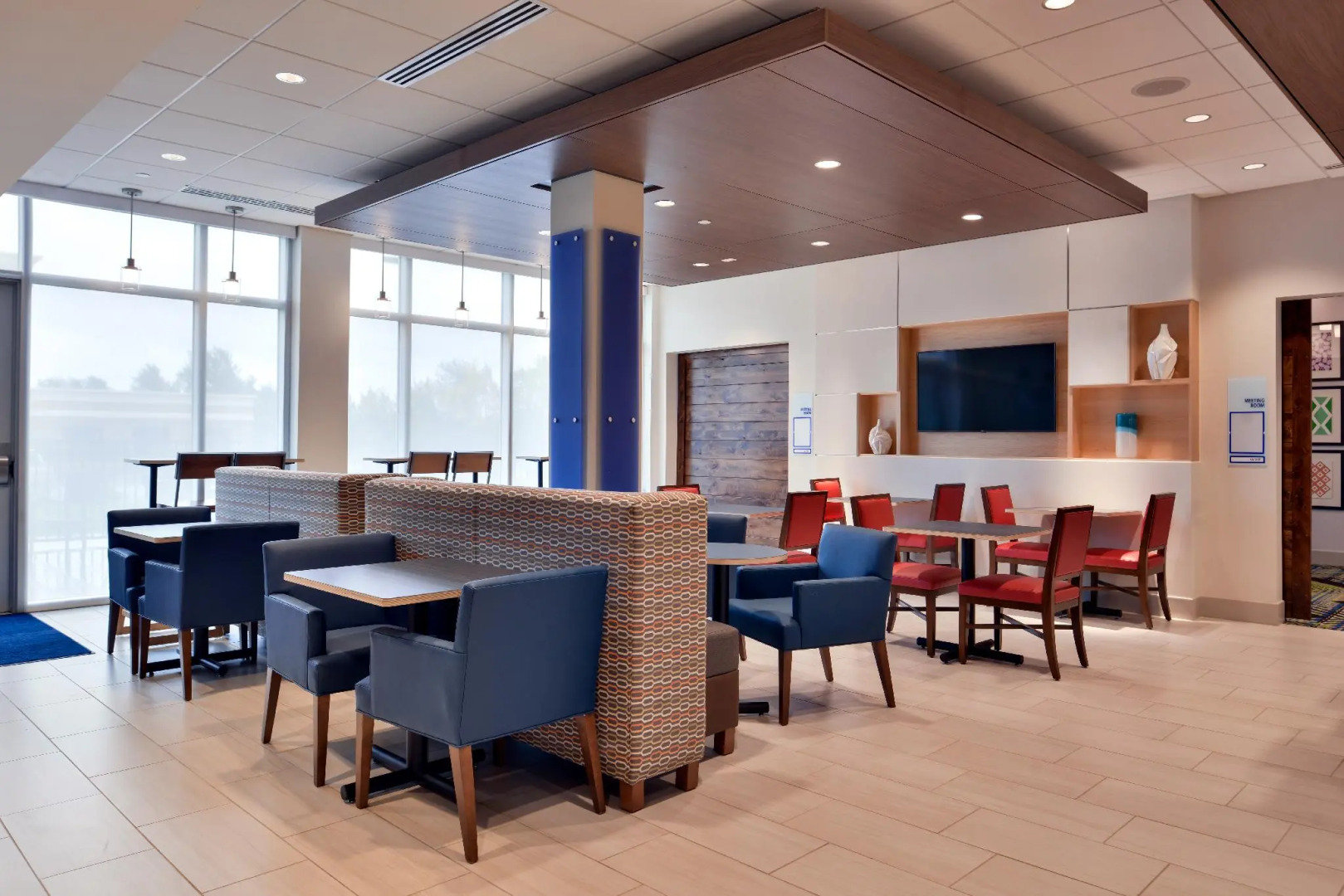Holiday Inn Express & Suites Marshalltown by IHG