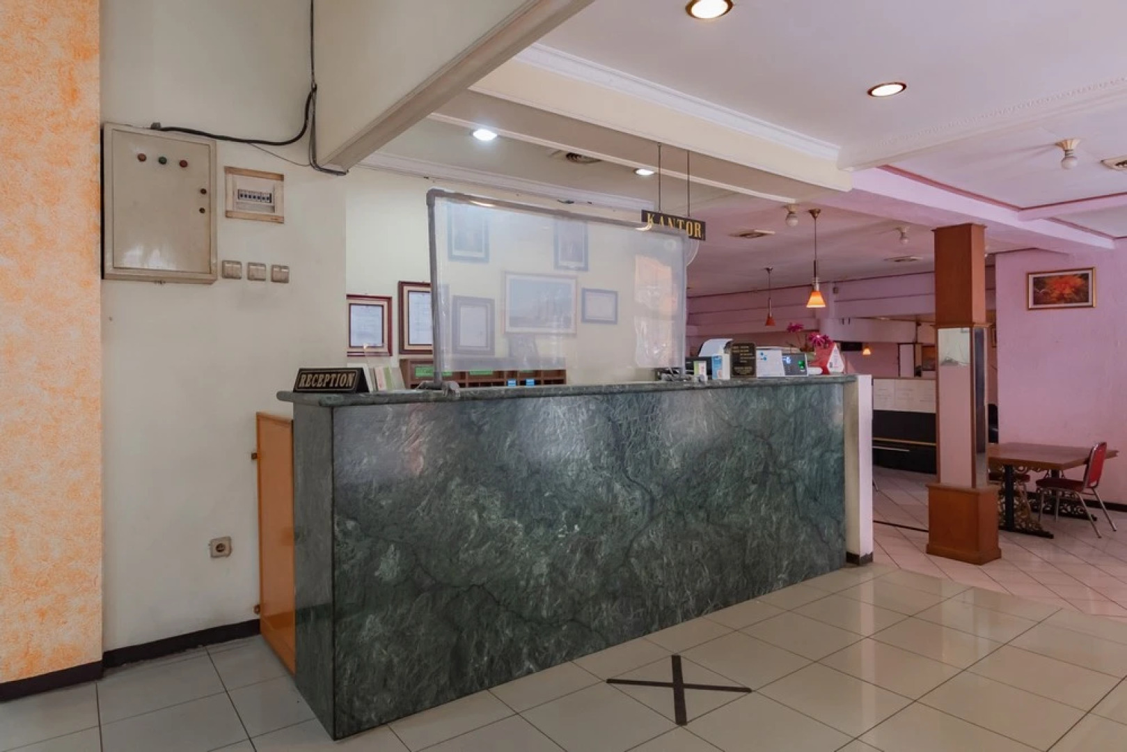 RedDoorz @ Achino Hotel Bandung