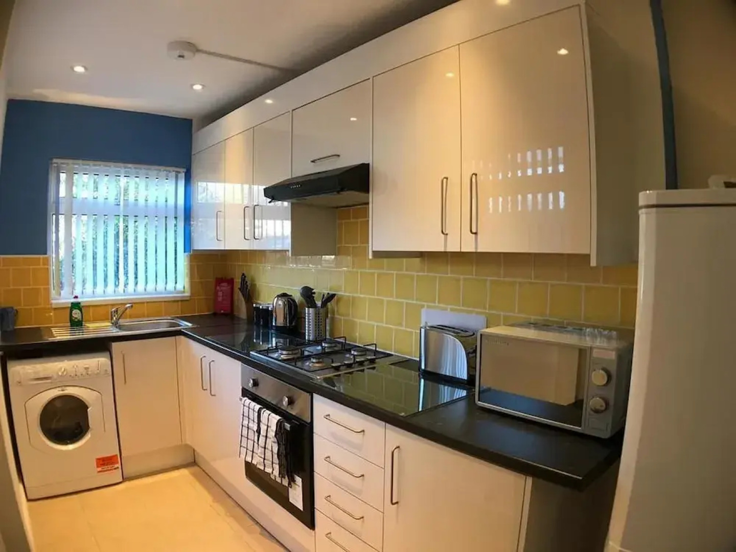 New 4 Bedroom Coventry House Sleeps 7