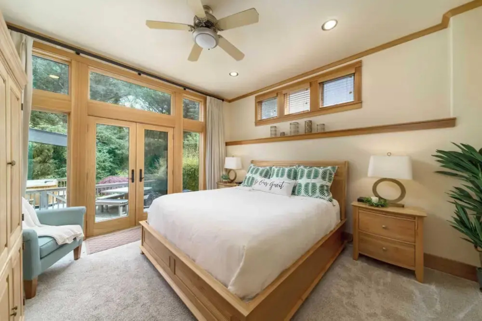 The Castle Rock Estate by Avantstay Steps From Arch Cape Beach w/ Hot Tub & Sauna