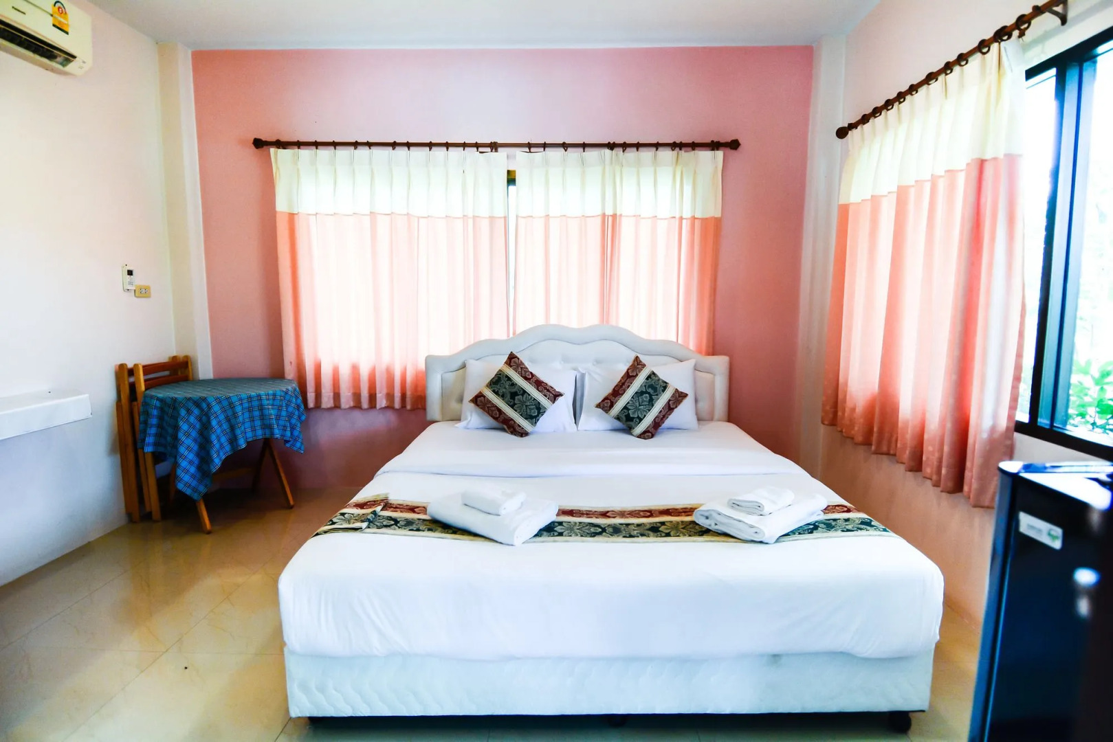 Tanaosri & Creekside Resort