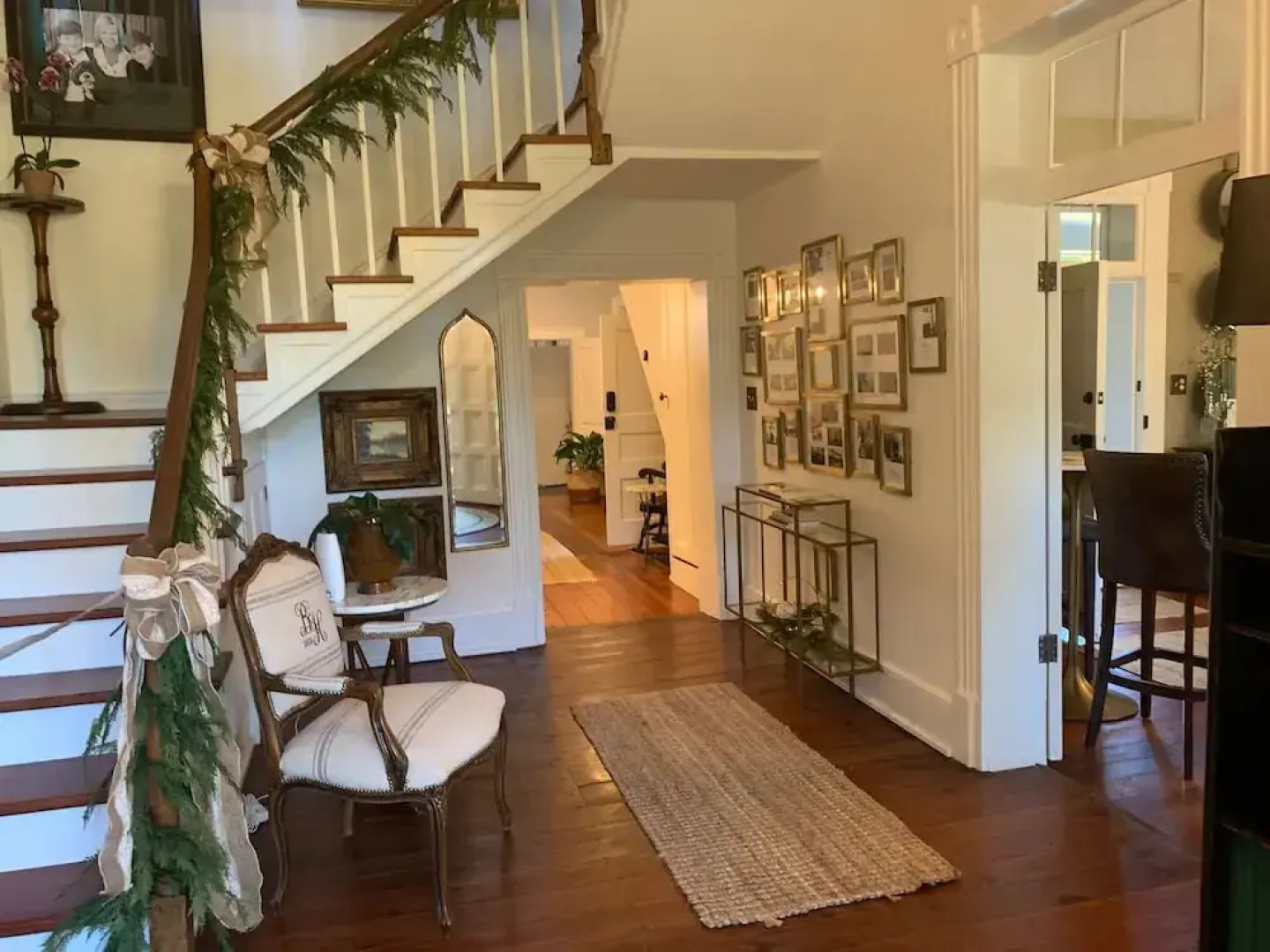 Historic Boyd Harvey House and Grounds 2 Bedroom Home by RedAwning