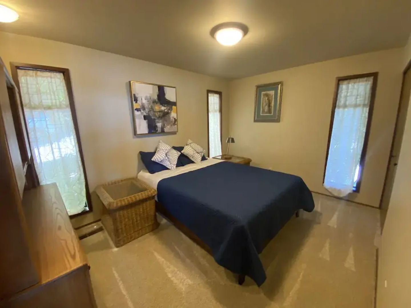 PNW MCM 155ft Private Waterfront Gem on Raft Island w/Hot Tub 3 Bedroom Home by RedAwning