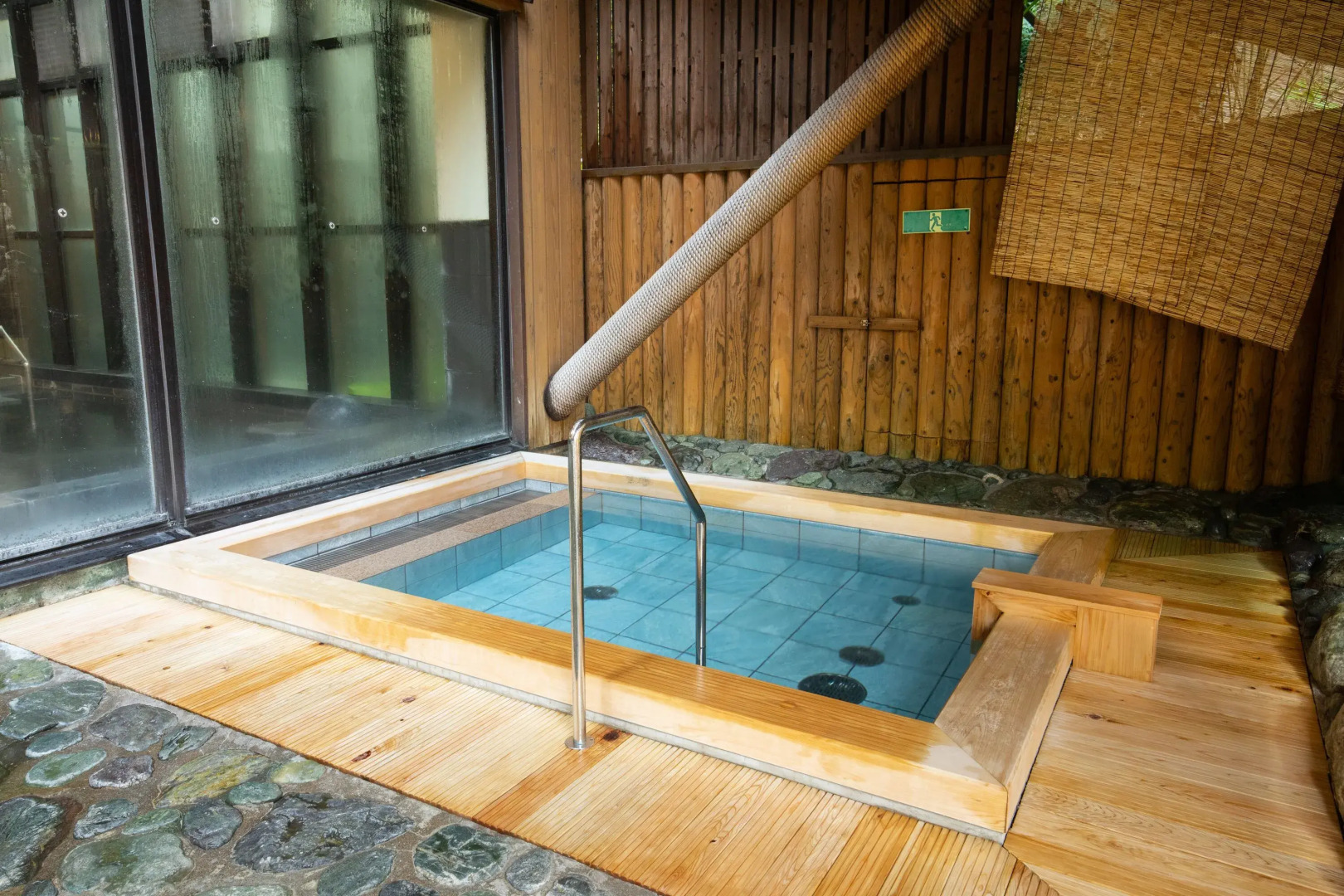 Nakatsukeikoku Yunomori