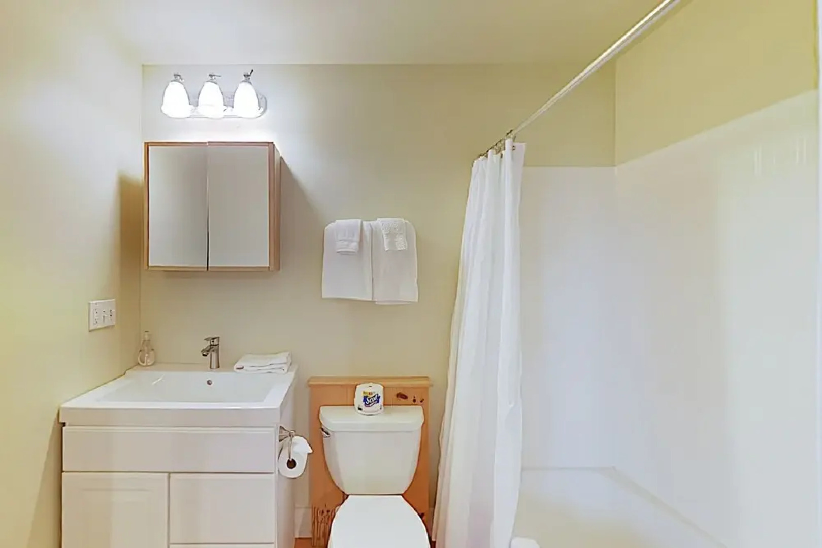 New Listing! Waterfront Hideaway W/ Modern Updates 2 Bedroom Cottage