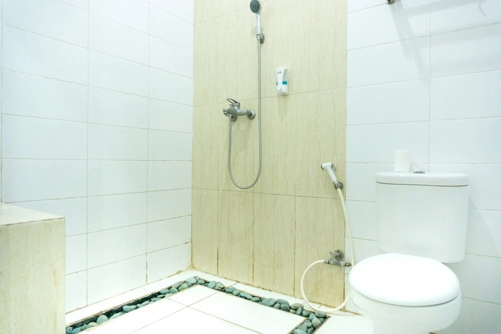 Harrison Hotel by RedDoorz