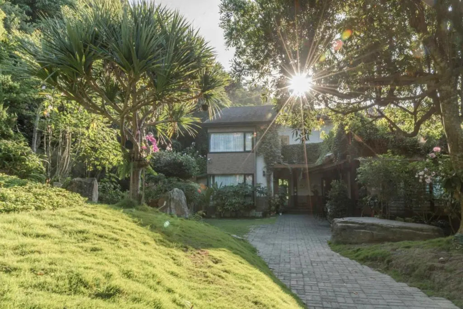 Crossing The Rainbow Bridge B&B