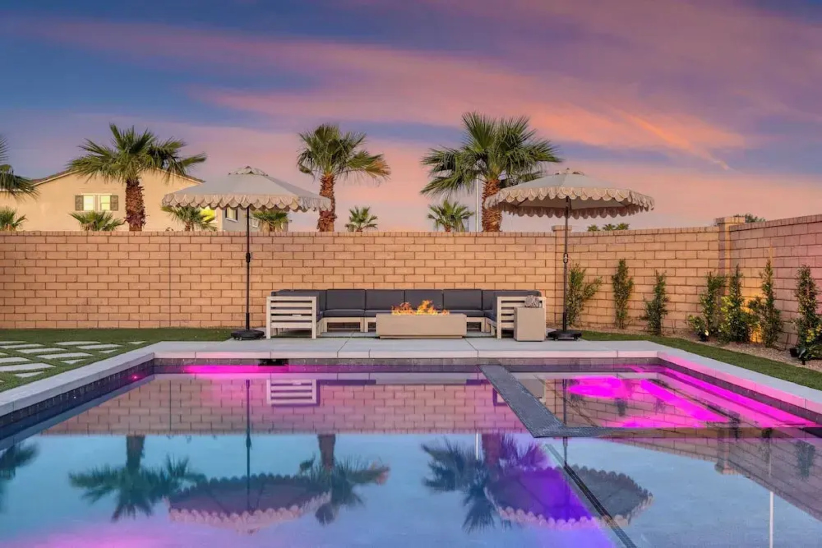 Desert Eden by Avantstay 6BR w/ Ensuite Backyard Oasis w/ Pool & Hot Tub!