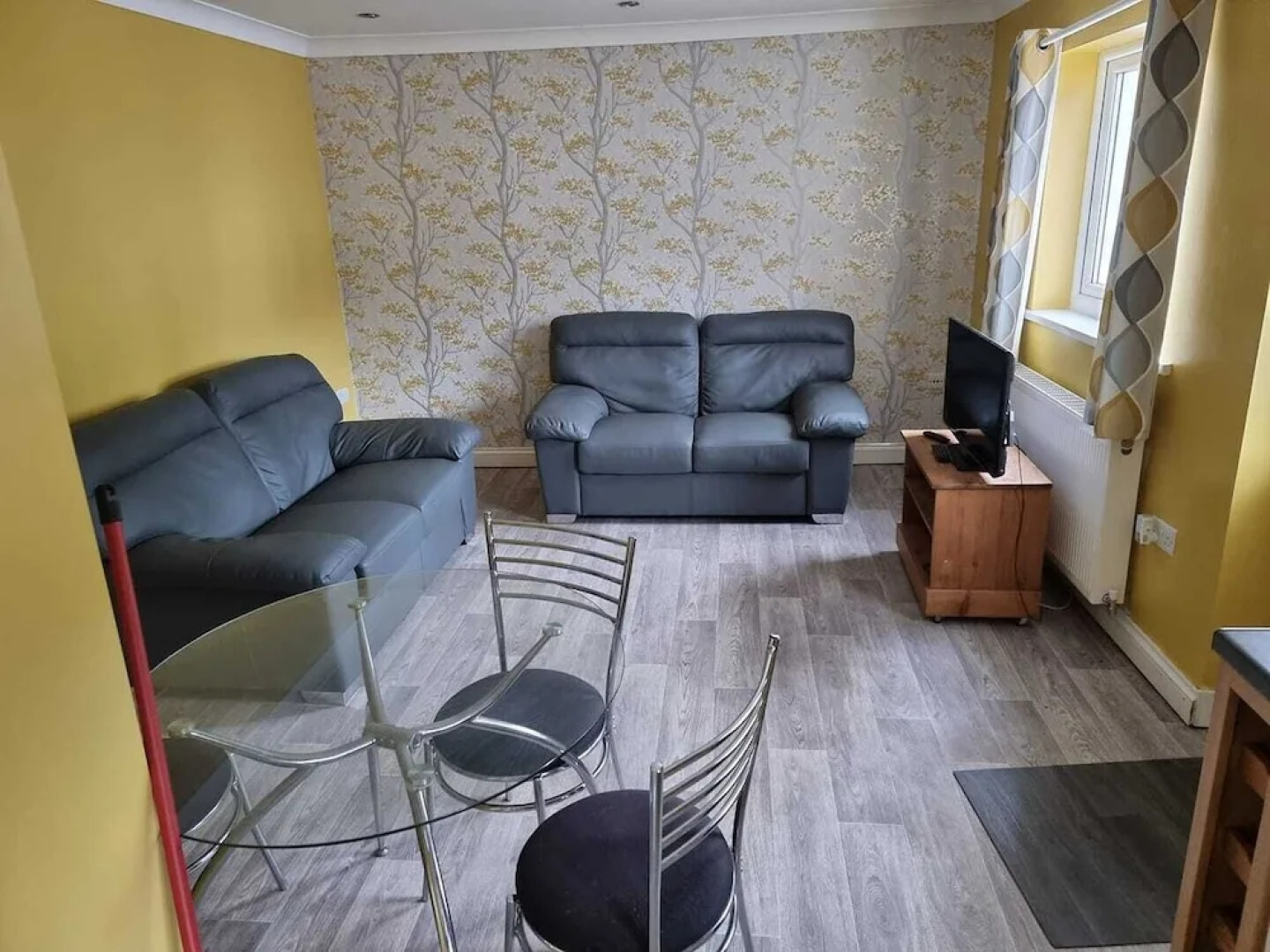 Dog Friendly 2-bed Apartment in Newcastle Emlyn