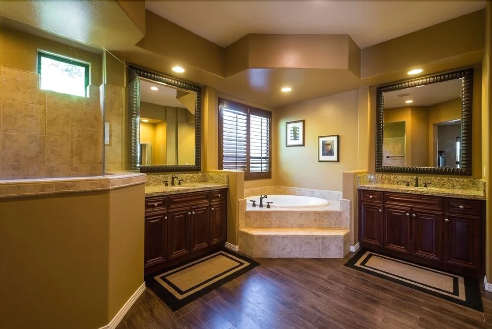 Stagecoach Luxury Four Bedroom Home