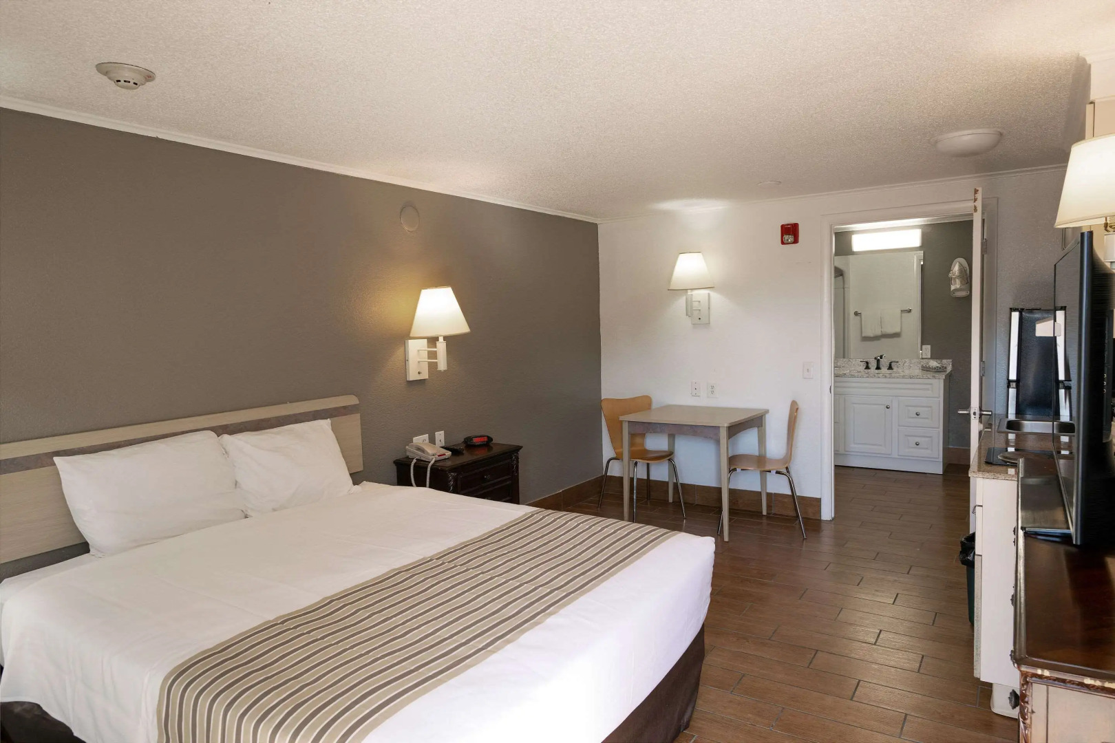 Suburban Studios Mentor - Cleveland Northeast