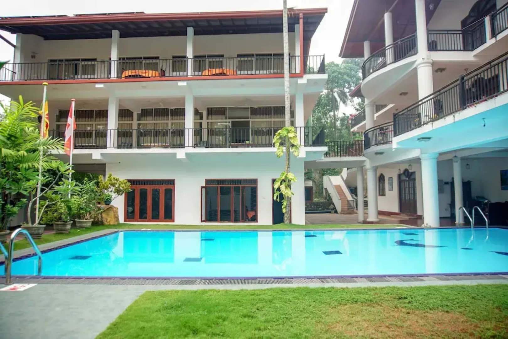 OYO 328 Machan Lanka Hotel